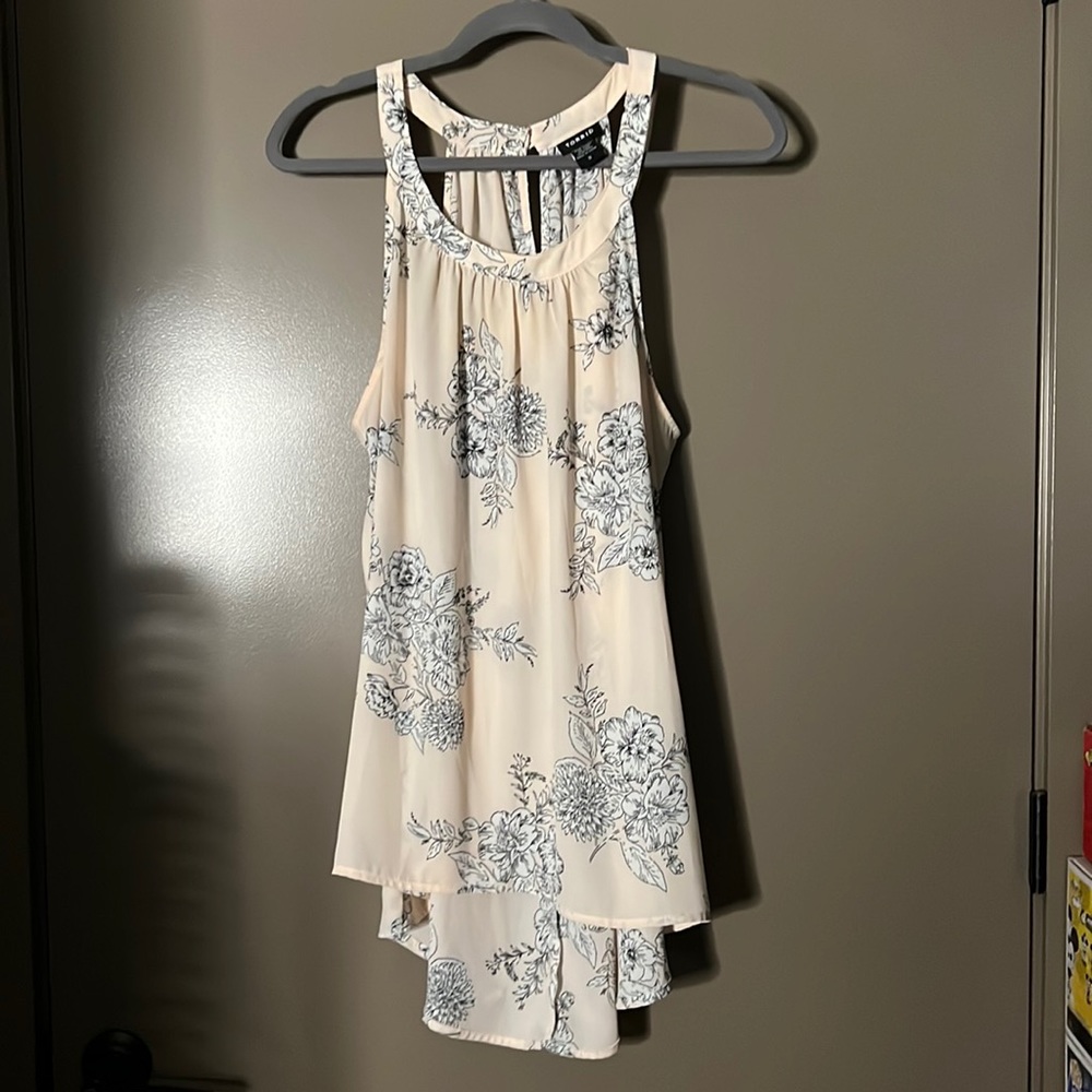 NWOT Torrid floral sleeveless blouse  .